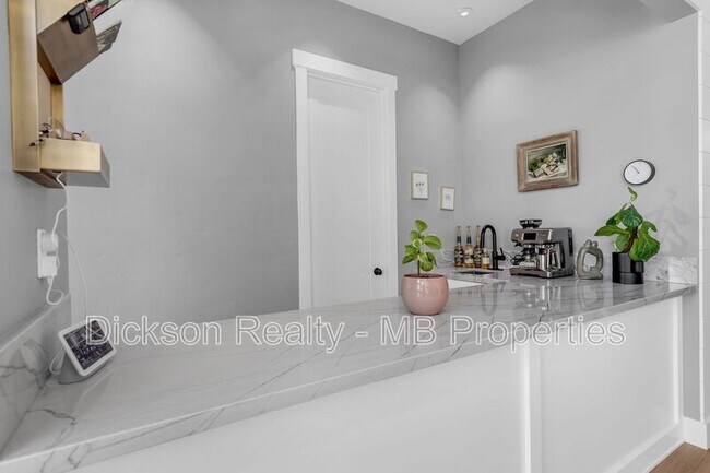 Building Photo - 6120 Triple Crown Dr