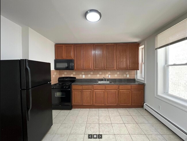 Building Photo - 21-23-23 E 17th St