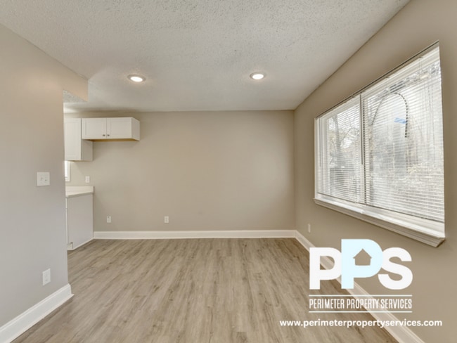 Building Photo - 390 W Lake Ave NW