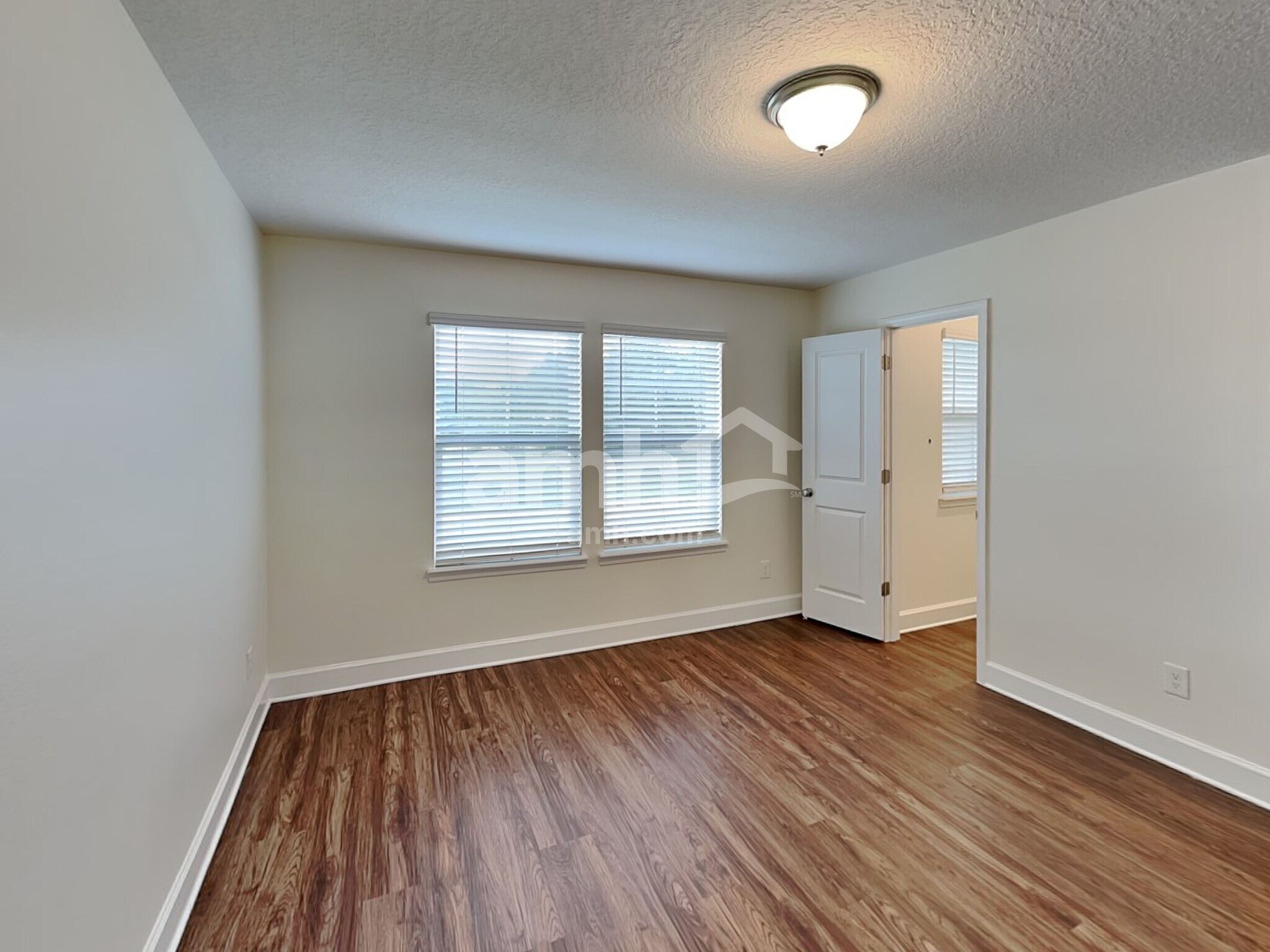 Building Photo - 2437 S Park Ave