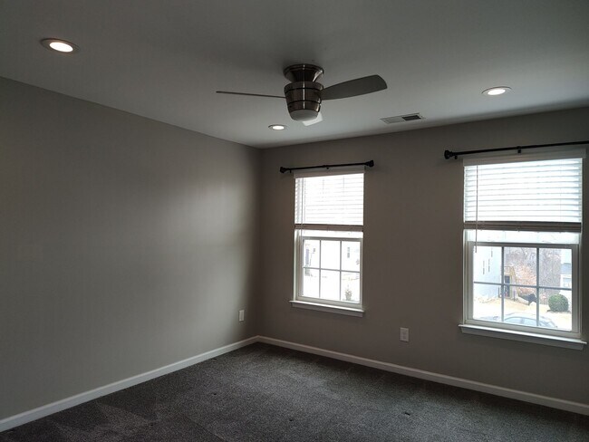 Building Photo - Georgeous 3 bedroom, 2.5 bathroom home located in the Stafford at Longtree community!