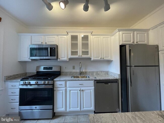 Building Photo - 2700 13th Rd S