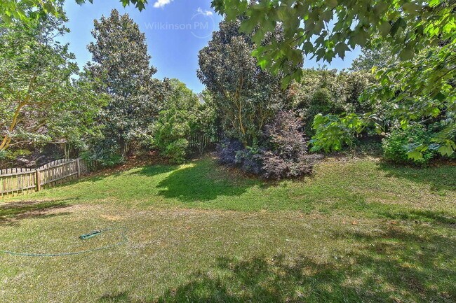 Building Photo - Luxurious 5 Bedroom 3.5 Bathroom for Rent ...