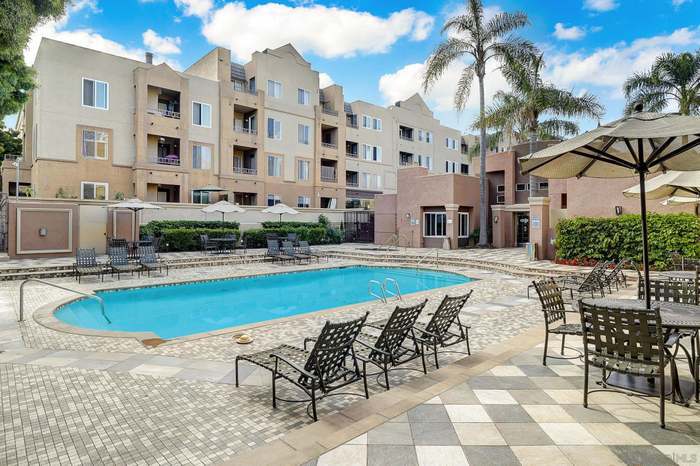 Building Photo - 8889 Caminito Plaza Centro