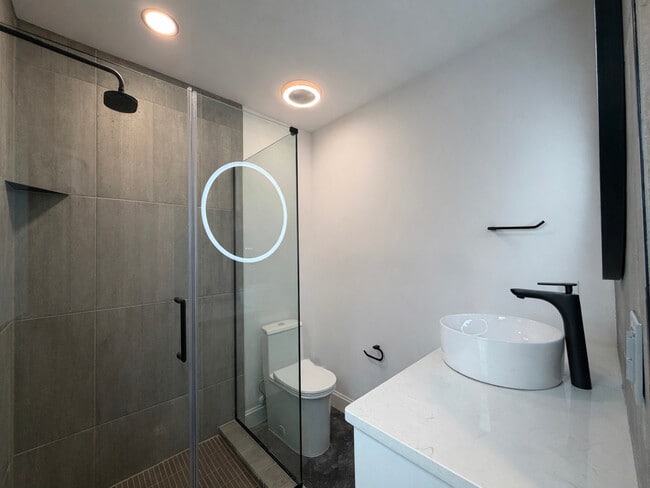 Building Photo - 222 S Olive St