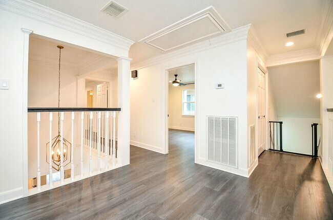 Building Photo - 9655 Longmont Dr