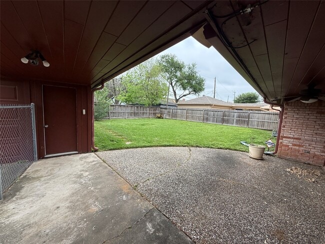 Building Photo - 7610 Burning Hills Dr