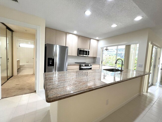 Building Photo - 6002 Red Oak Ct