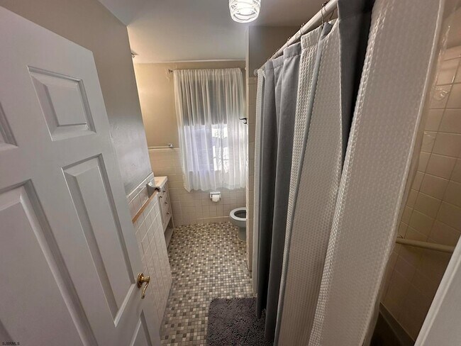 Building Photo - 611 N Delavan Ave