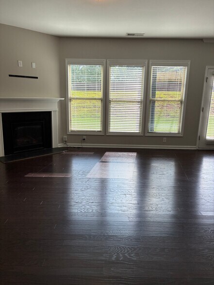Building Photo - 1335 Hampton Oaks Dr