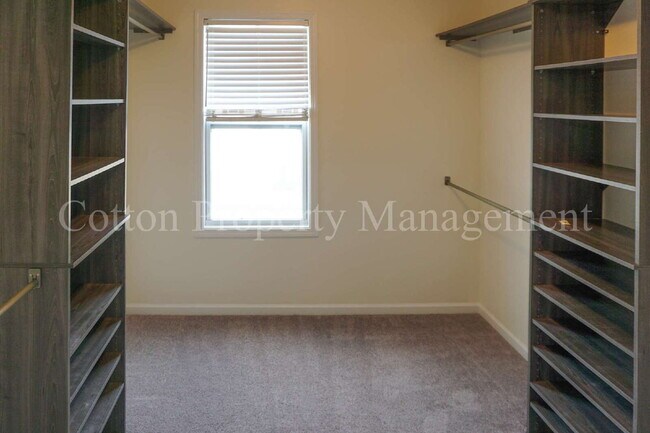 Building Photo - 9343 Cassadine Ct