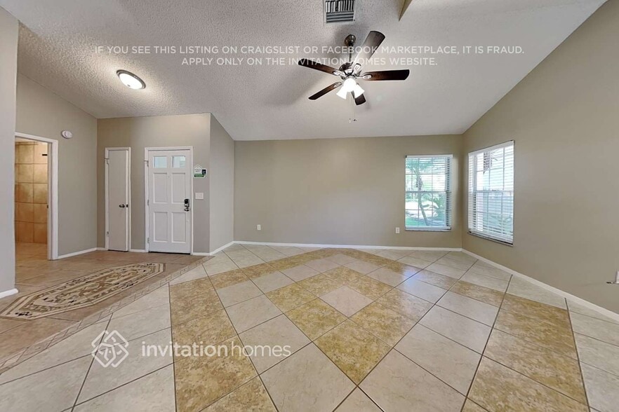 Building Photo - 1410 High Knoll Dr