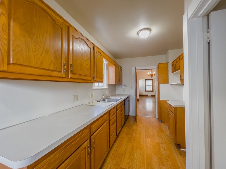 Building Photo - 464 Shasta Dr