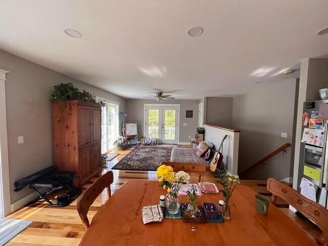 Building Photo - 543 Williamsburg Rd