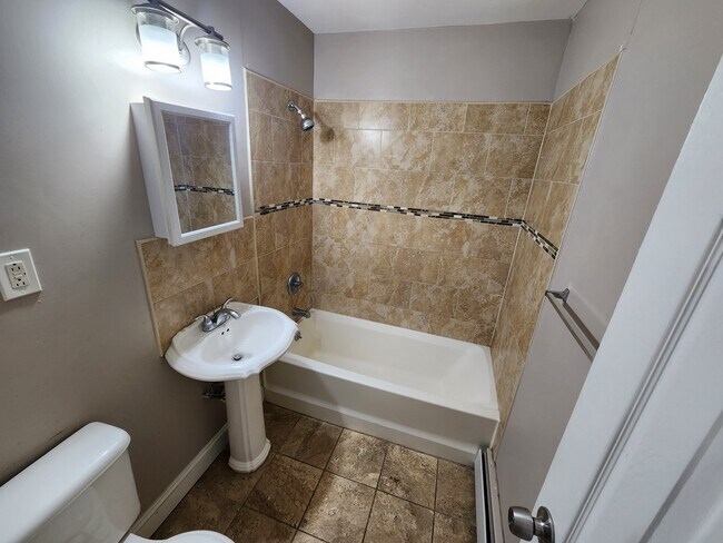 Building Photo - 200 Cleveland St