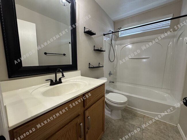 Building Photo - Contemporary Phoenix Living – Spacious 3BR...