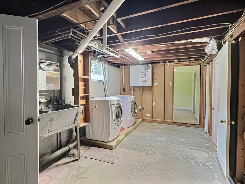 Building Photo - 53 Davis Ave