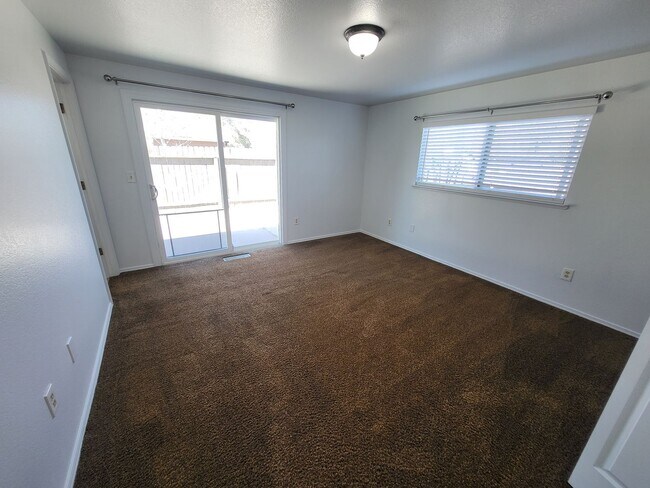 Building Photo - 2166 Carriage Crest Dr