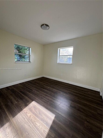 Building Photo - 770 NW 179th St