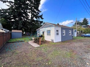 Building Photo - Charming 2-Bedroom Retreat in the Heart of...