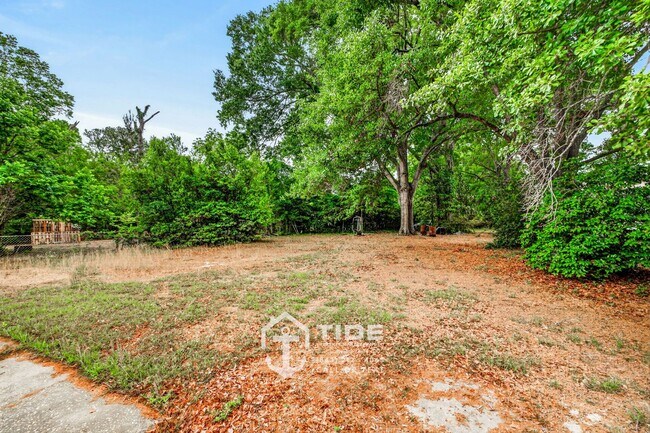 Building Photo - 123 E Edgefield Dr