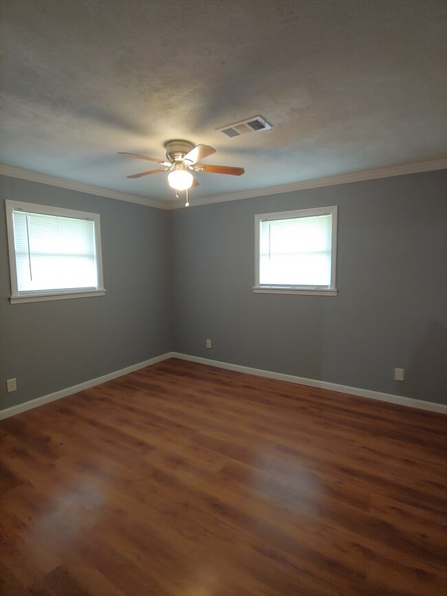 Building Photo - 280 Morris Dr