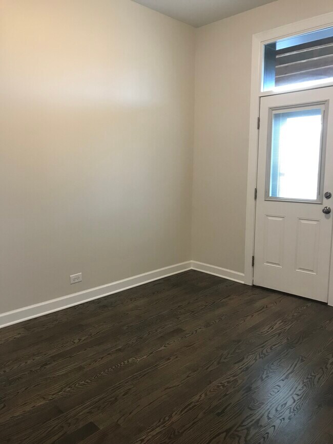 Bedroom - 612 S Loomis St