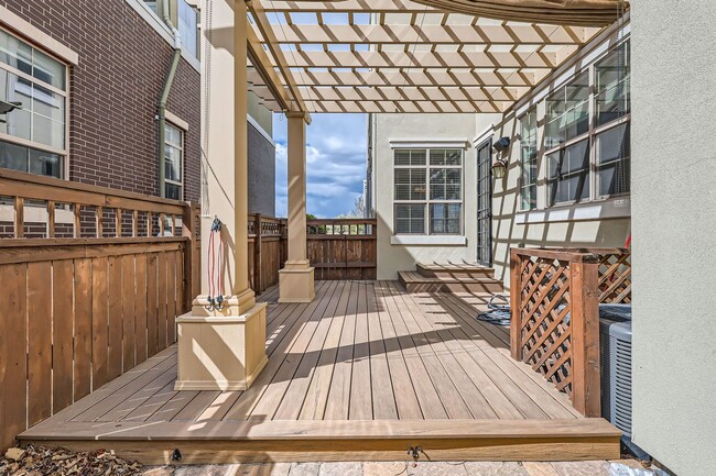 Building Photo - Beautiful- Open Concept - Updated - Main f...