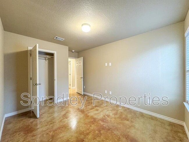 Building Photo - 1040B Edwards Dr