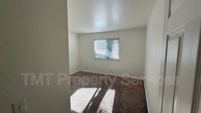 Building Photo - 7464 Santa Ysabel Ave