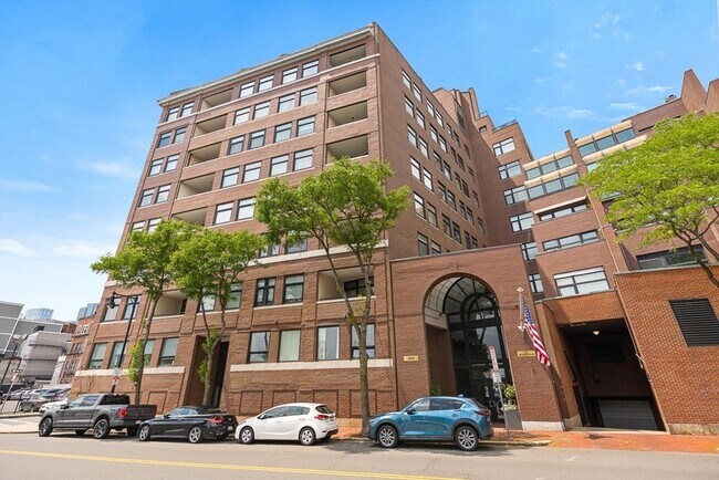 Building Photo - 300 Commercial St