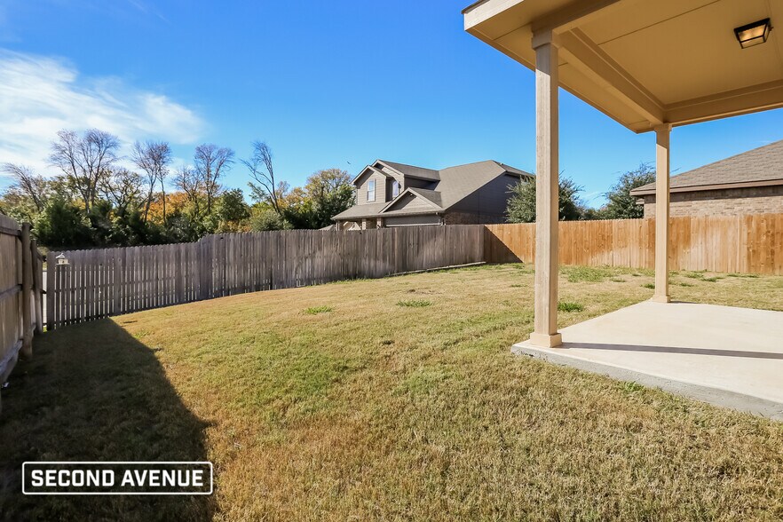 Building Photo - 661 Creekview Dr