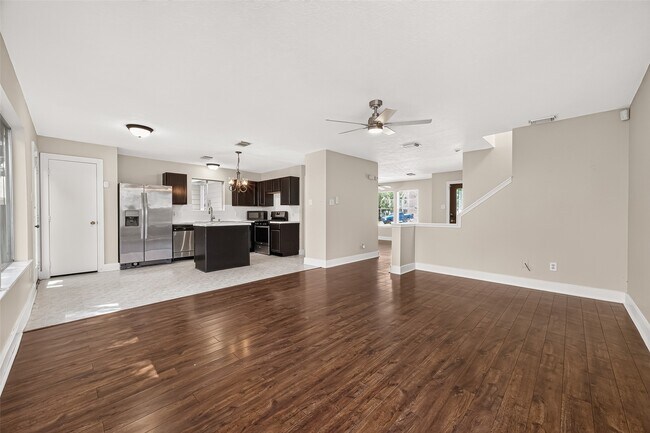 Building Photo - 18174 Woodsdale Ct