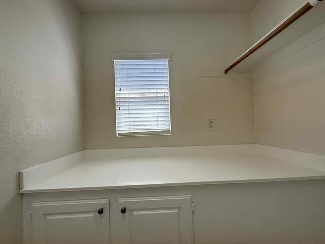 Building Photo - 27647 Rosemont Ct