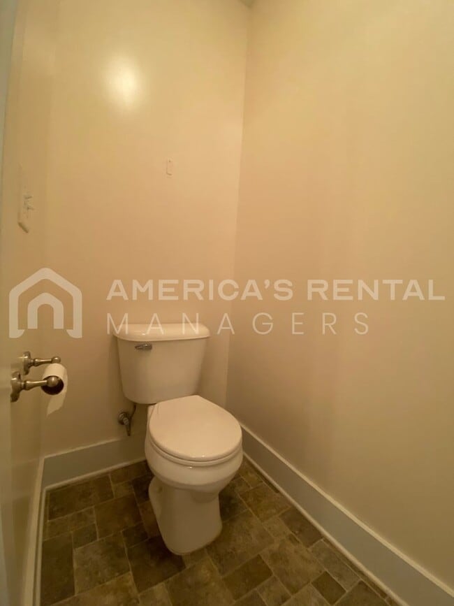 Building Photo - Large Townhome for Rent in Gardendale...  View with 48 Hours Notice!