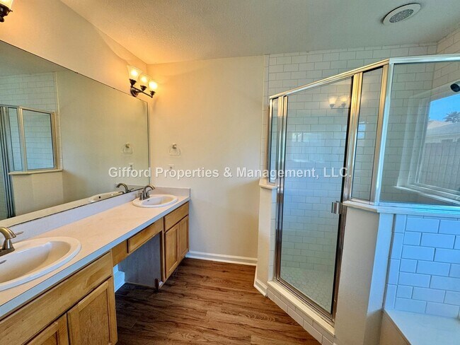 Building Photo - Beautiful 4 Bedroom / 2 Bathroom Harbor Winds Home w/ Solar Panels