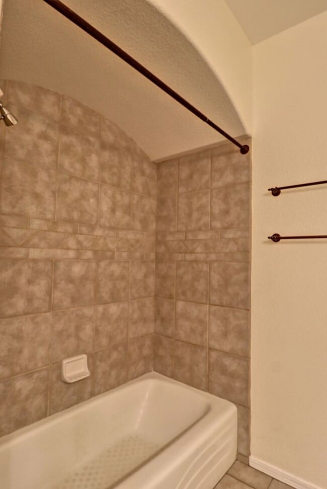 Building Photo - 2305 Santo Domingo Ave