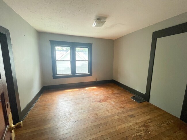 Building Photo - 612 Fremont St