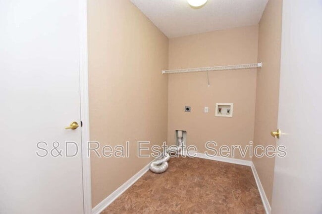 Building Photo - 2830 Hickory Ridge Dr