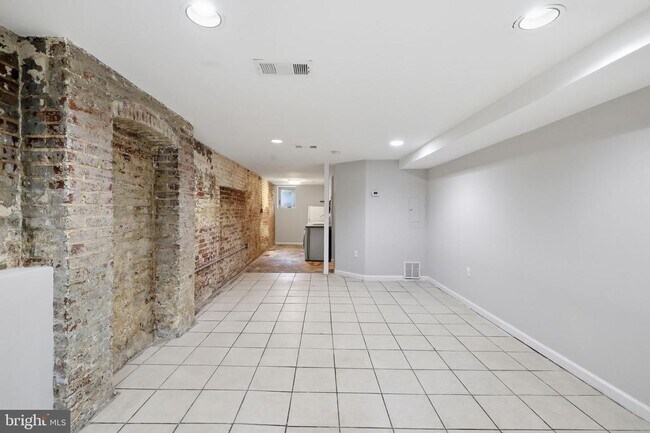 Building Photo - 914 N St NW