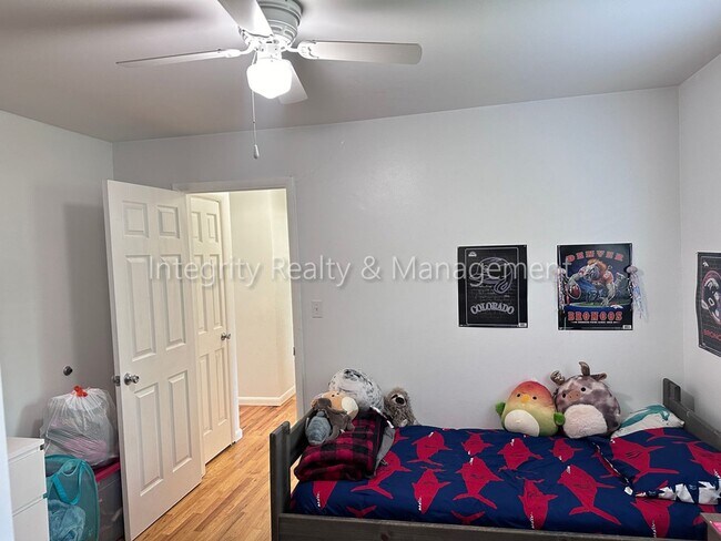 Building Photo - 3367 W Arlington Ave