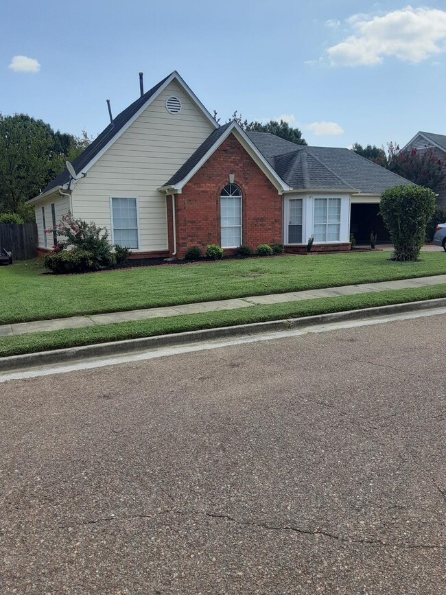 Building Photo - 4558 Kings Grant Dr