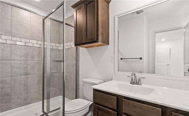 Building Photo - 3 bedroom 2.5 bathroom townhome!