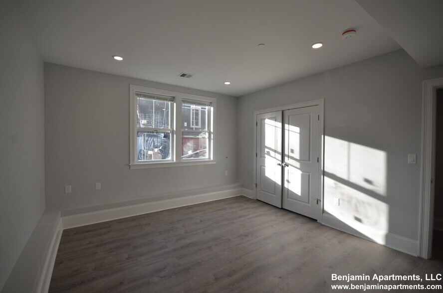 Building Photo - 120 Kenrick St