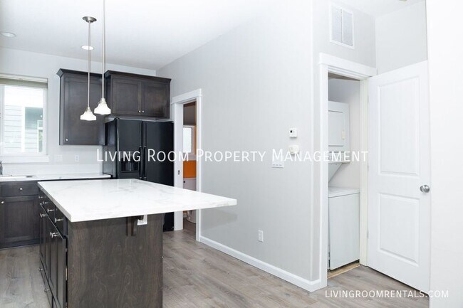 Building Photo - 1142 SW 162nd Ave