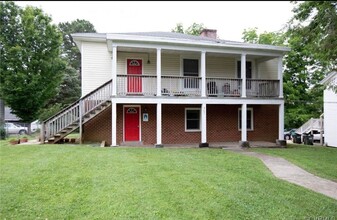 Building Photo - 407ES