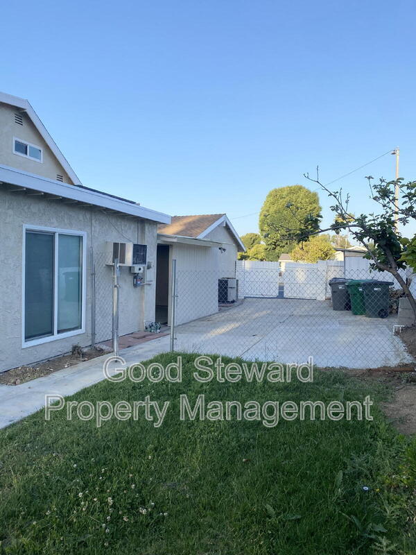 Building Photo - 1604 Avenida Del Vista