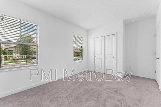 Building Photo - 17558 Holly Wl Ave