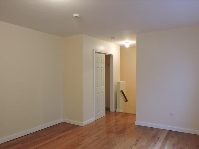 Building Photo - 1031 Halsey St