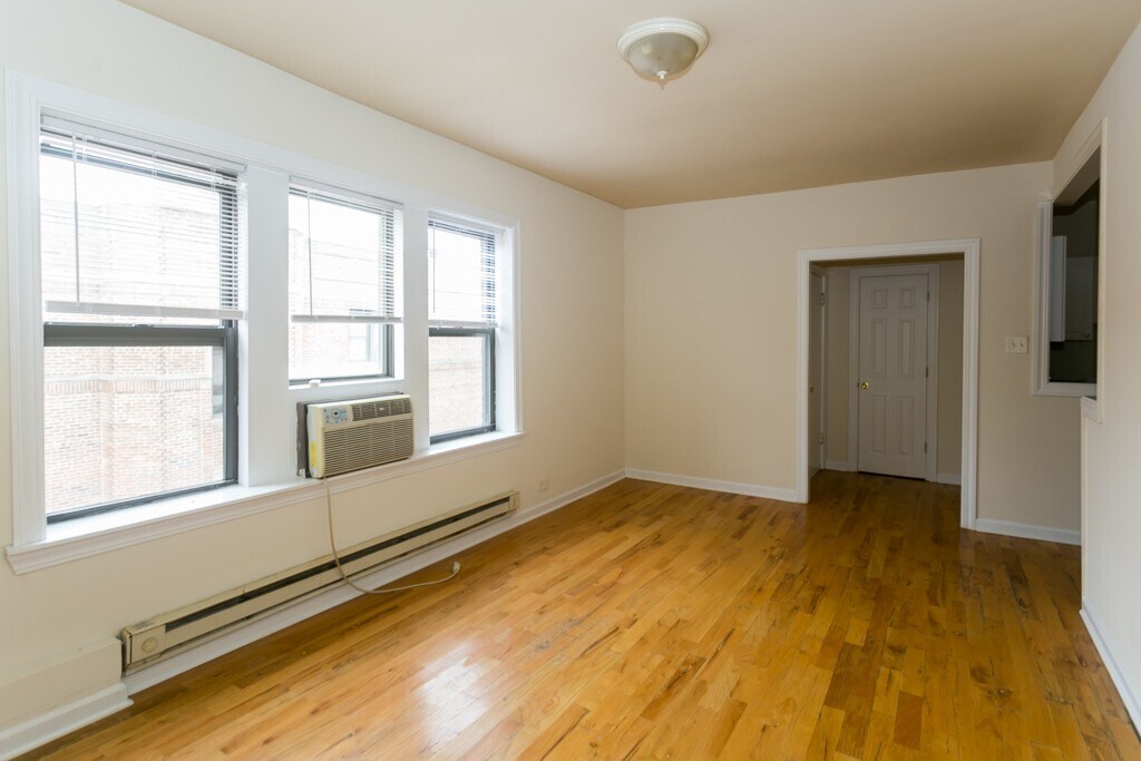 Building Photo - 3727 N Pine Grove Ave